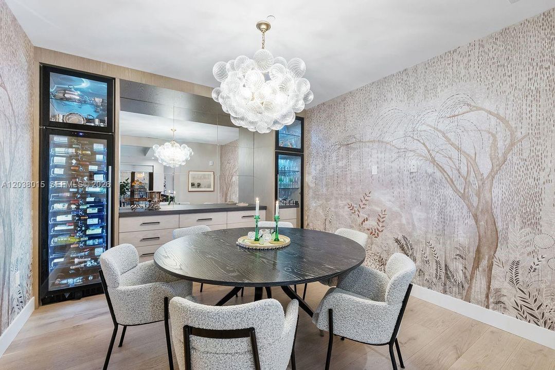 For Sale: $2,400,000 (2 beds, 2 baths, 2117 Square Feet)