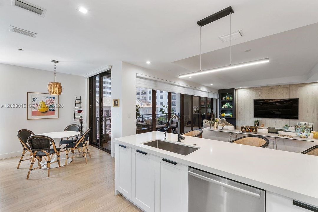 For Sale: $2,400,000 (2 beds, 2 baths, 2117 Square Feet)