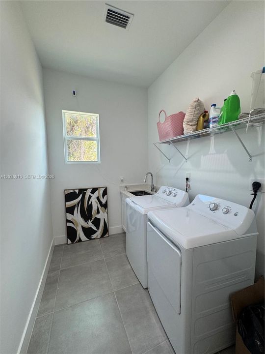 В аренду: $2,500 (3 спален, 2 ванн, 1783 Квадратных фут)