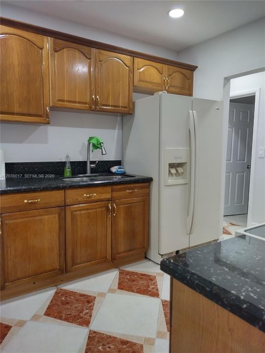 For Rent: $3,600 (4 beds, 2 baths, 1175 Square Feet)