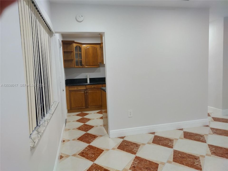 For Rent: $3,600 (4 beds, 2 baths, 1175 Square Feet)