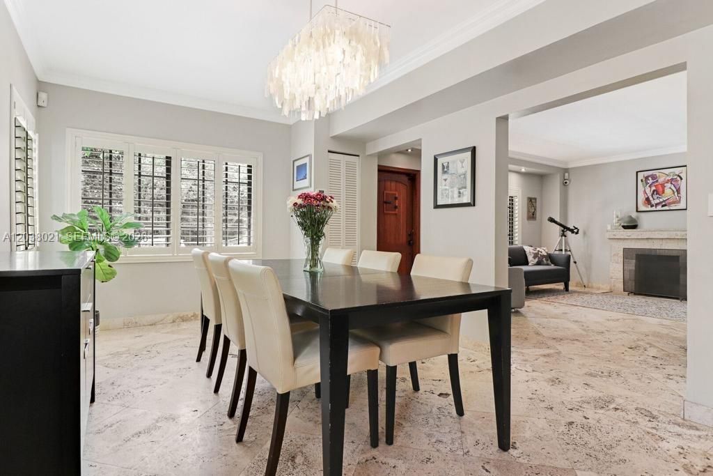 En Renta: $9,950 (4 camas, 3 baños, 2160 Pies cuadrados)