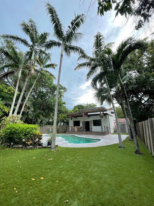 En Renta: $9,950 (4 camas, 3 baños, 2160 Pies cuadrados)