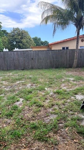 For Sale: $419,000 (3 beds, 1 baths, 912 Square Feet)