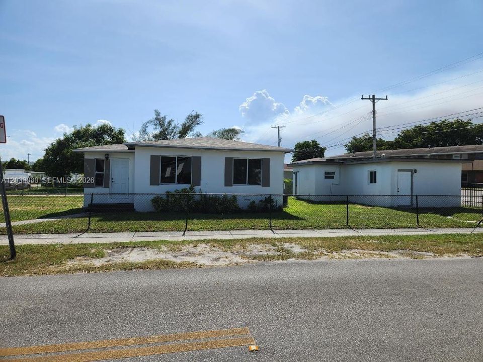For Sale: $550,000 (3 beds, 2 baths, 1320 Square Feet)