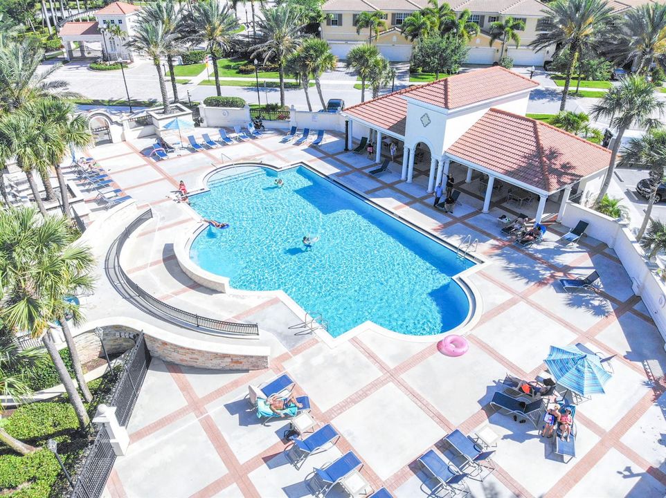 Paloma Pool