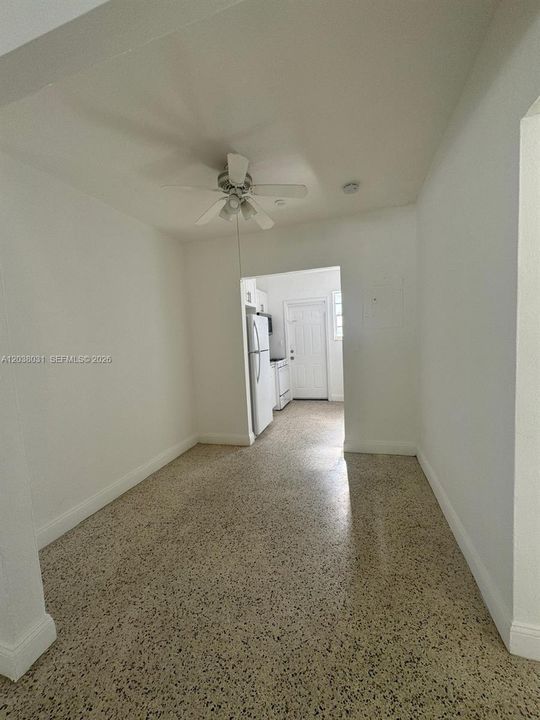 В аренду: $1,900 (2 спален, 1 ванн, 3498 Квадратных фут)