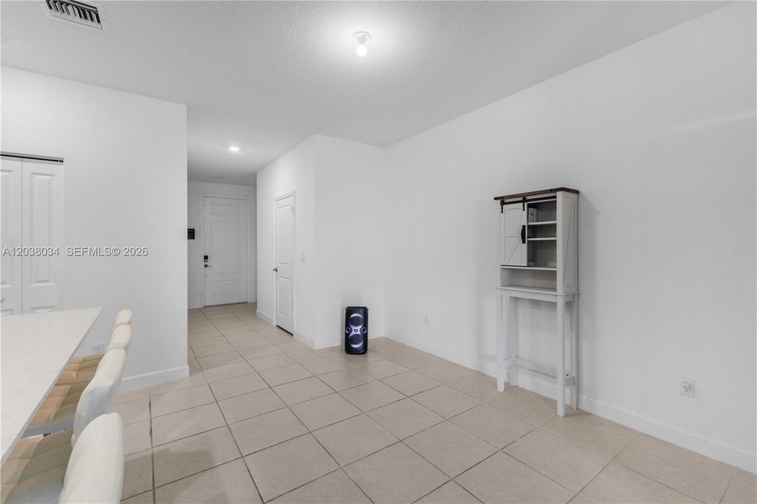 В аренду: $3,000 (3 спален, 2 ванн, 1628 Квадратных фут)