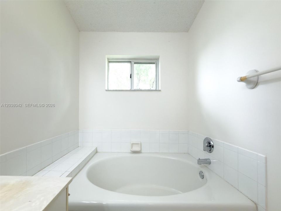 For Sale: $399,900 (3 beds, 2 baths, 1468 Square Feet)