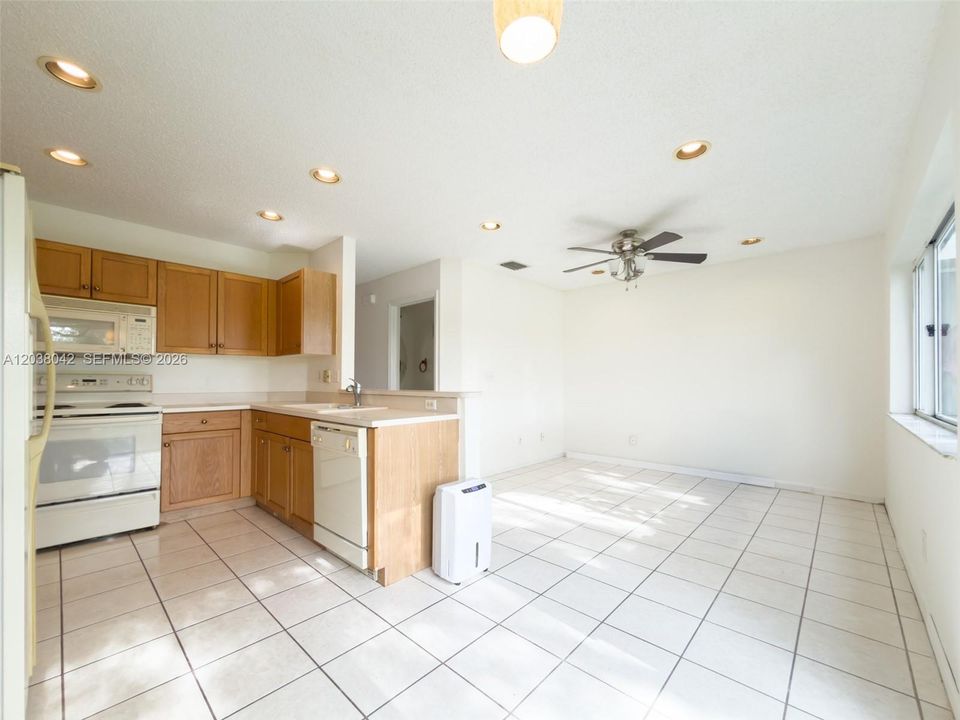 For Sale: $399,900 (3 beds, 2 baths, 1468 Square Feet)