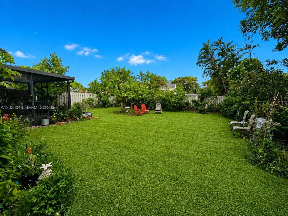На продажу: $649,900 (4 спален, 2 ванн, 1814 Квадратных фут)
