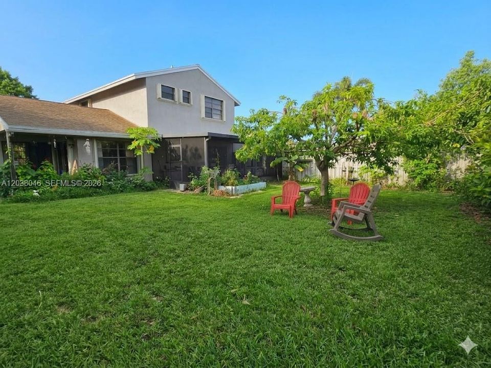 На продажу: $649,900 (4 спален, 2 ванн, 1814 Квадратных фут)
