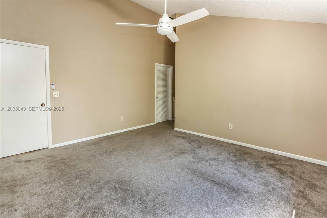 For Sale: $349,000 (2 beds, 2 baths, 1290 Square Feet)