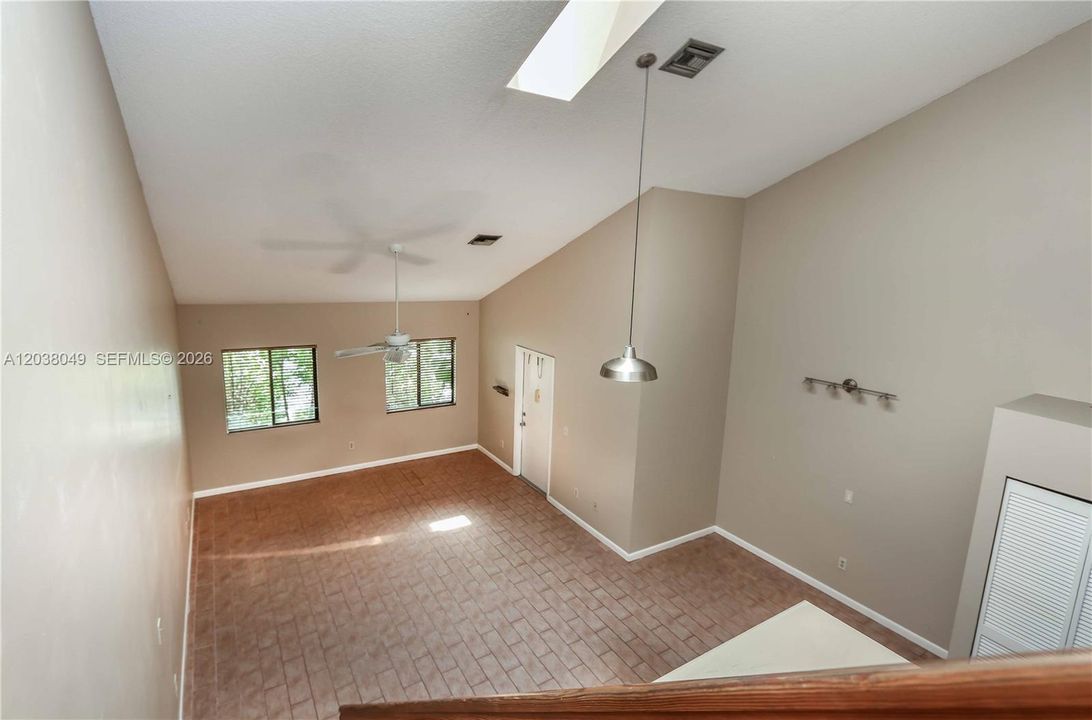 For Sale: $349,000 (2 beds, 2 baths, 1290 Square Feet)