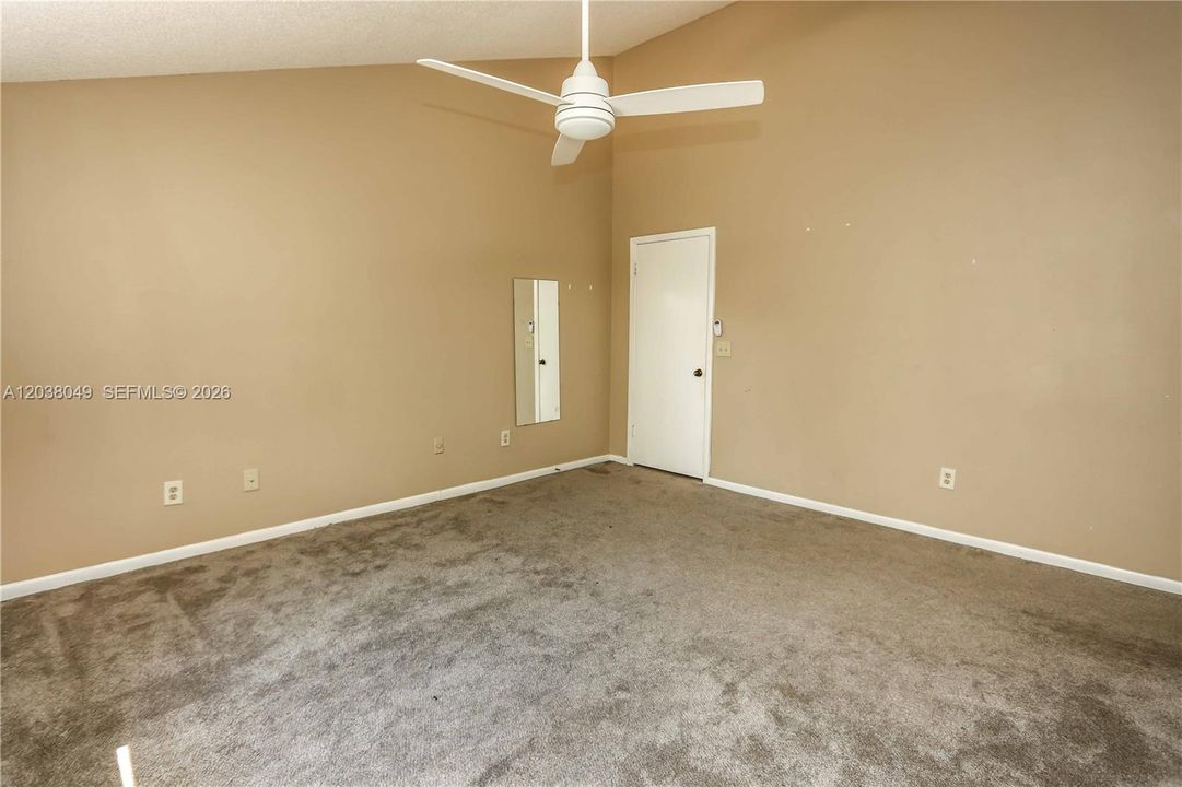 For Sale: $349,000 (2 beds, 2 baths, 1290 Square Feet)