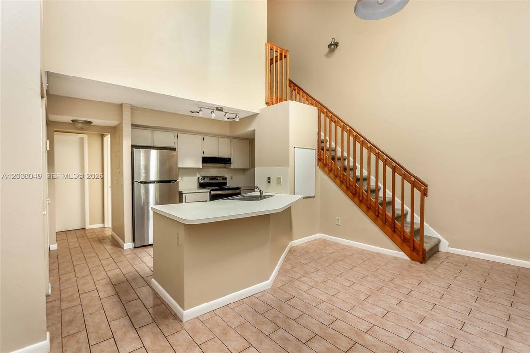 For Sale: $349,000 (2 beds, 2 baths, 1290 Square Feet)