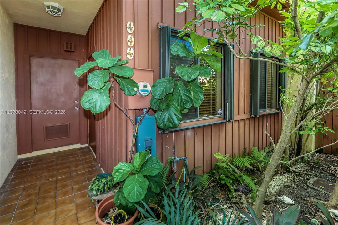 For Sale: $349,000 (2 beds, 2 baths, 1290 Square Feet)