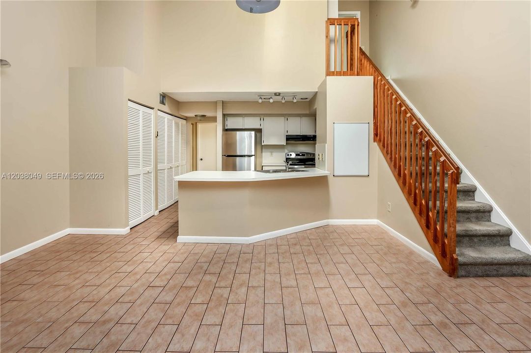 For Sale: $349,000 (2 beds, 2 baths, 1290 Square Feet)