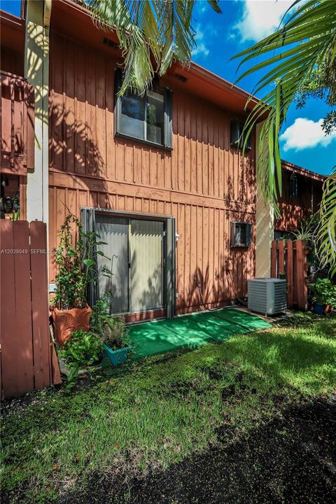 For Sale: $349,000 (2 beds, 2 baths, 1290 Square Feet)