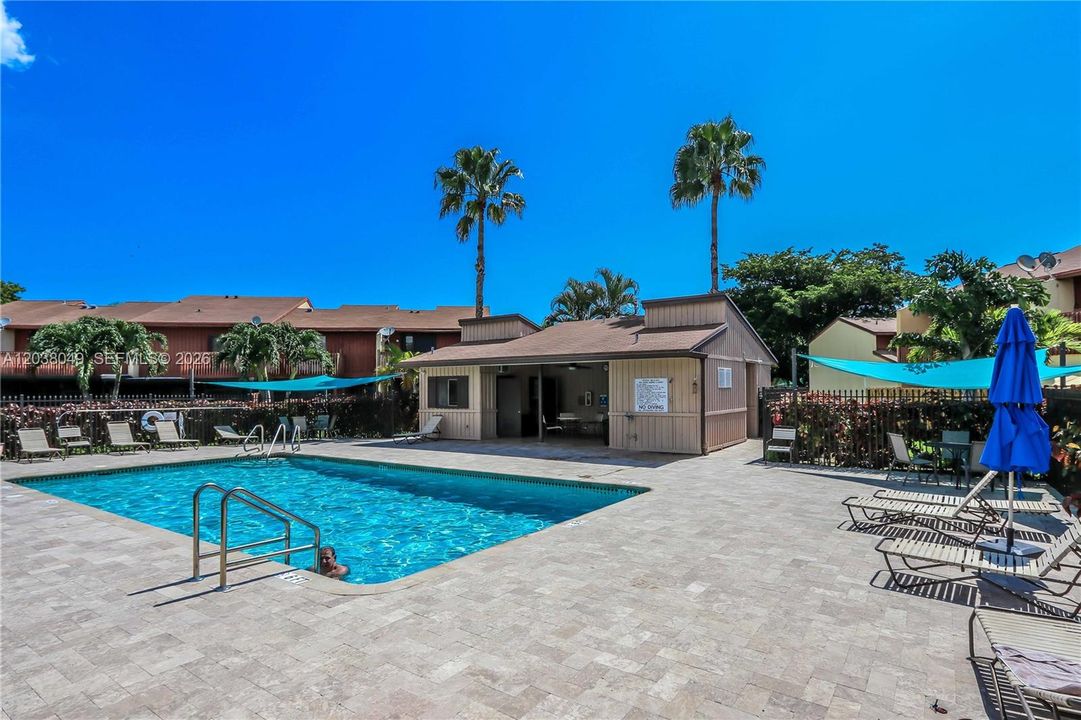For Sale: $349,000 (2 beds, 2 baths, 1290 Square Feet)