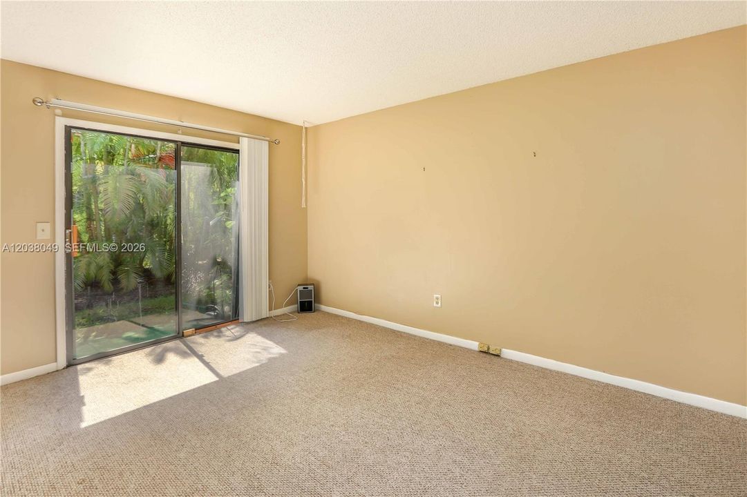 For Sale: $349,000 (2 beds, 2 baths, 1290 Square Feet)