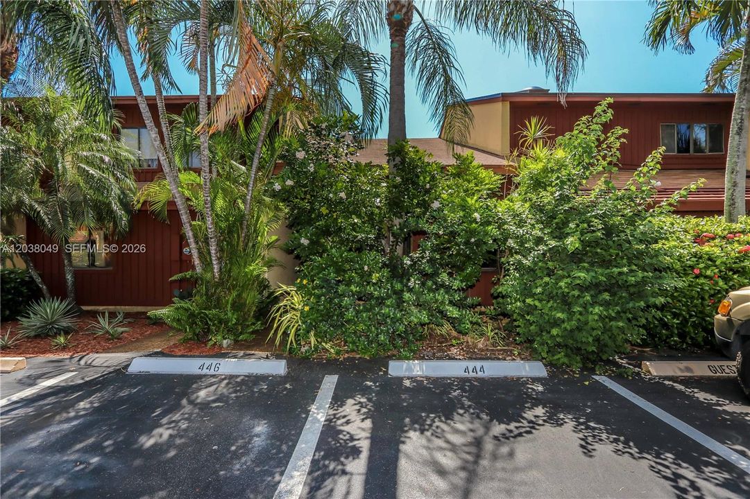 For Sale: $349,000 (2 beds, 2 baths, 1290 Square Feet)