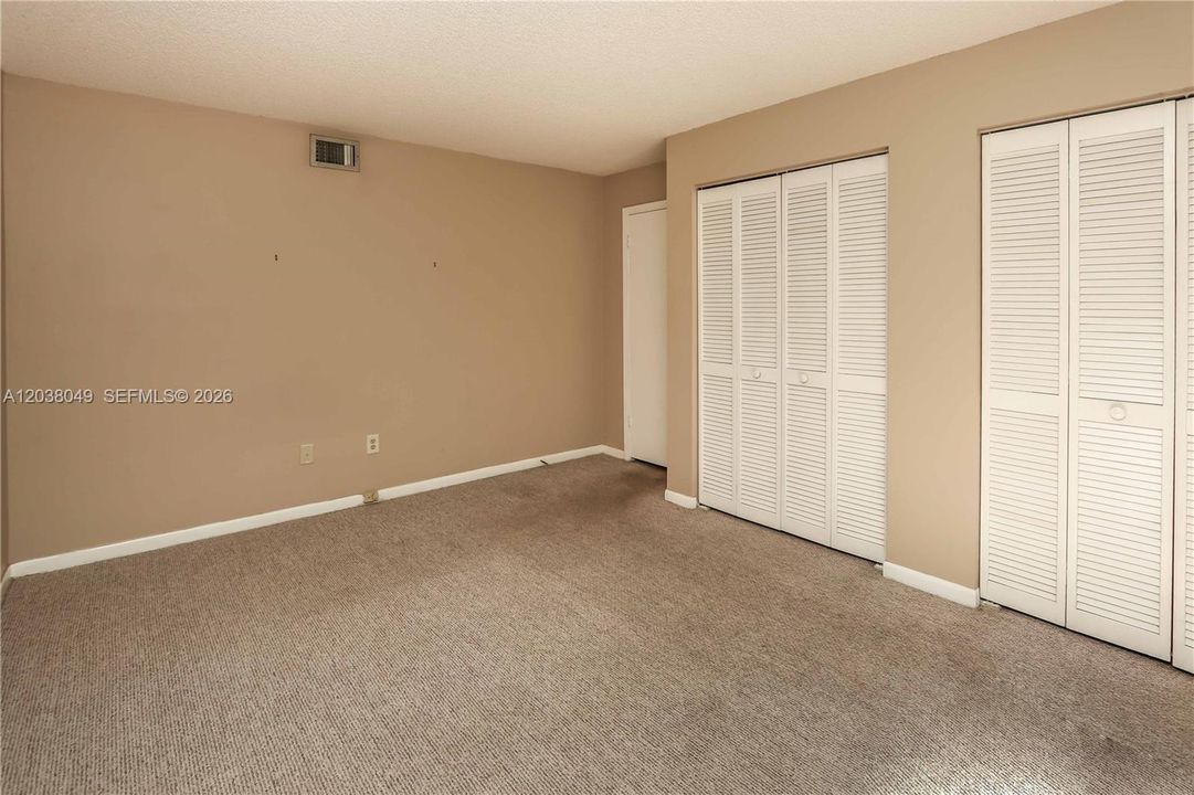 For Sale: $349,000 (2 beds, 2 baths, 1290 Square Feet)