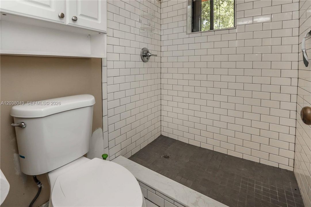 For Sale: $349,000 (2 beds, 2 baths, 1290 Square Feet)