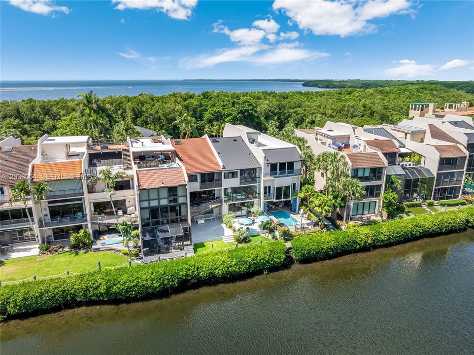 На продажу: $1,975,000 (4 спален, 4 ванн, 2801 Квадратных фут)