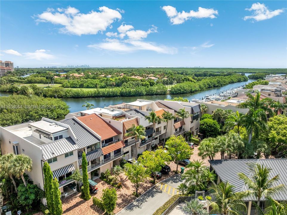 На продажу: $1,975,000 (4 спален, 4 ванн, 2801 Квадратных фут)