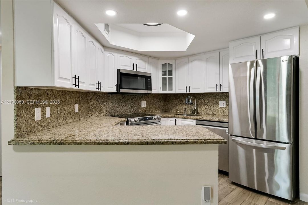 For Sale: $339,900 (2 beds, 2 baths, 1197 Square Feet)