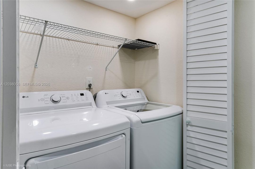 For Sale: $339,900 (2 beds, 2 baths, 1197 Square Feet)