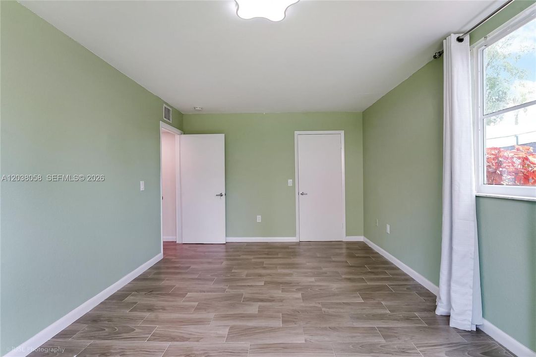 For Sale: $339,900 (2 beds, 2 baths, 1197 Square Feet)