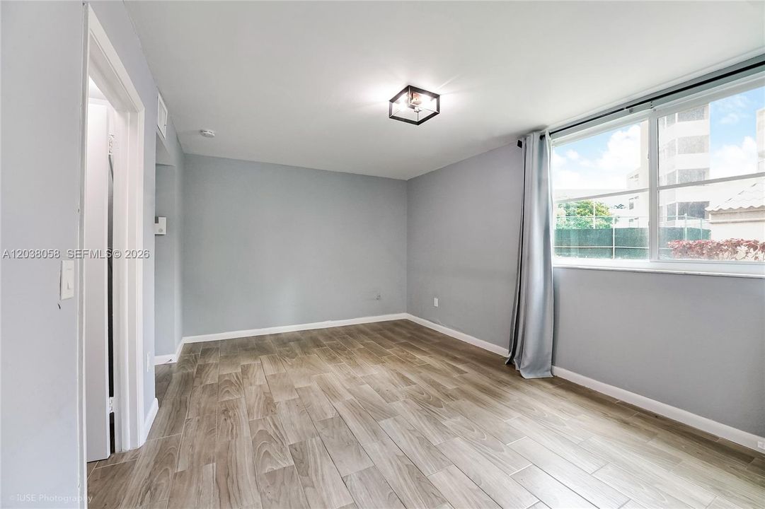 For Sale: $339,900 (2 beds, 2 baths, 1197 Square Feet)