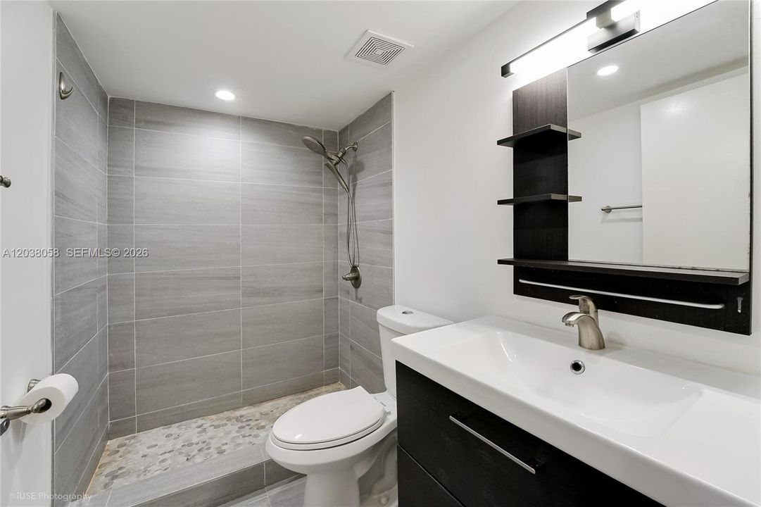 For Sale: $339,900 (2 beds, 2 baths, 1197 Square Feet)