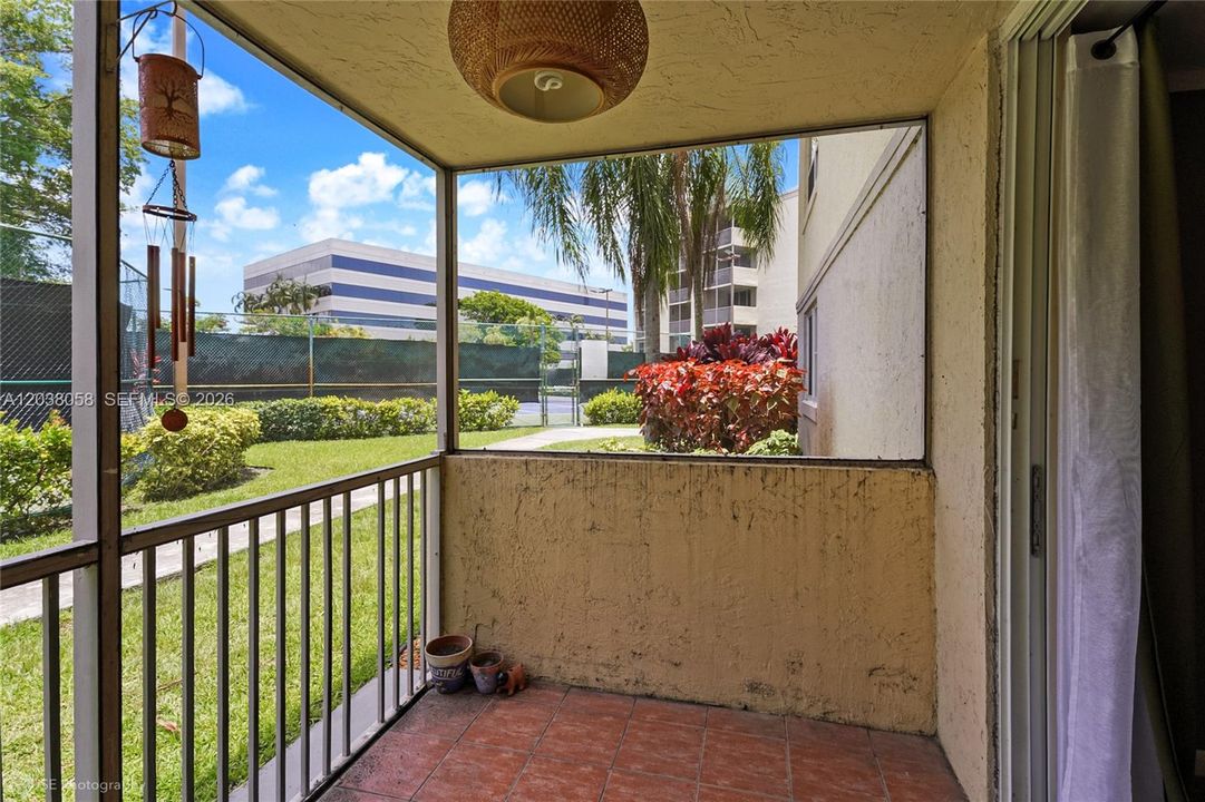 For Sale: $339,900 (2 beds, 2 baths, 1197 Square Feet)