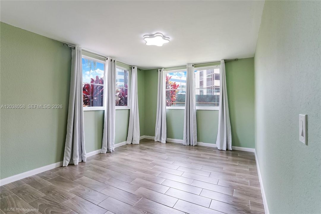 For Sale: $339,900 (2 beds, 2 baths, 1197 Square Feet)