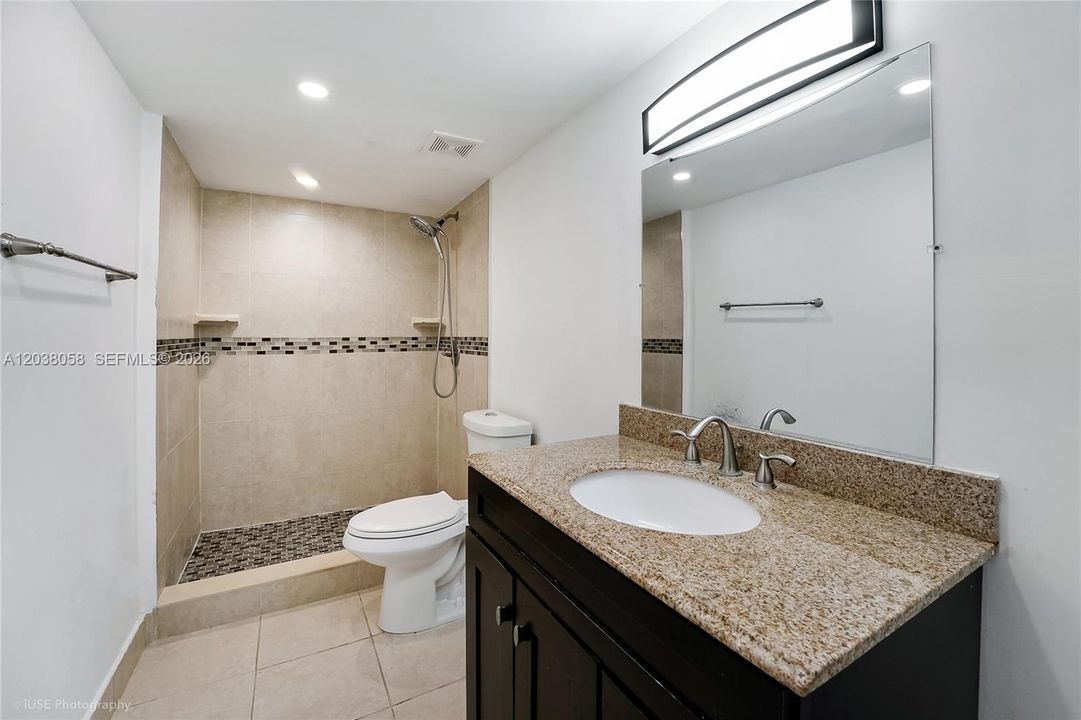 For Sale: $339,900 (2 beds, 2 baths, 1197 Square Feet)