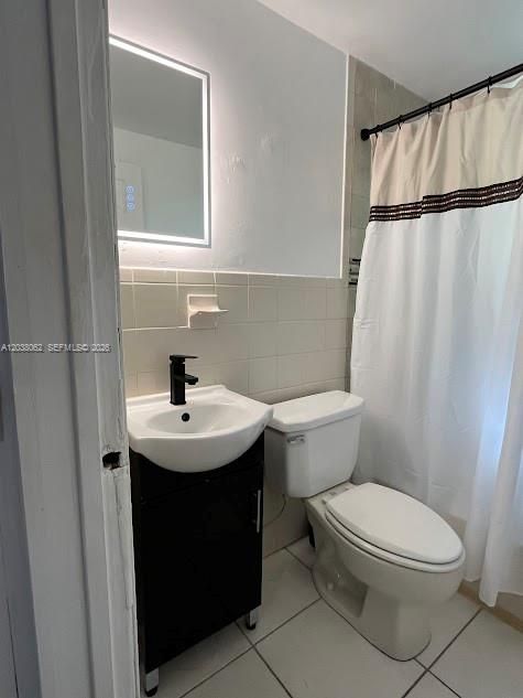 В аренду: $1,700 (0 спален, 1 ванн, 400 Квадратных фут)