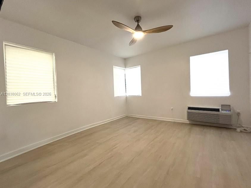 В аренду: $1,700 (0 спален, 1 ванн, 400 Квадратных фут)