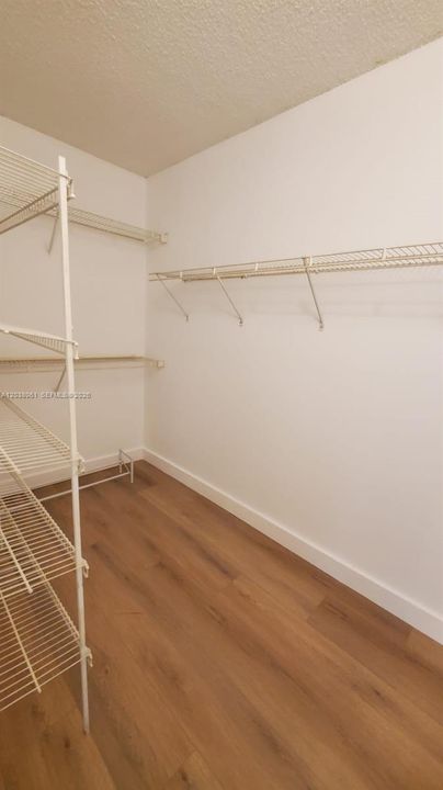 В аренду: $1,850 (1 спален, 1 ванн, 764 Квадратных фут)