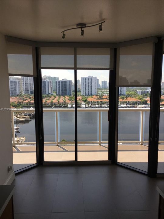 В аренду: $4,290 (2 спален, 2 ванн, 1430 Квадратных фут)