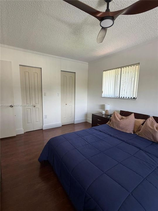 For Sale: $340,000 (2 beds, 1 baths, 1006 Square Feet)