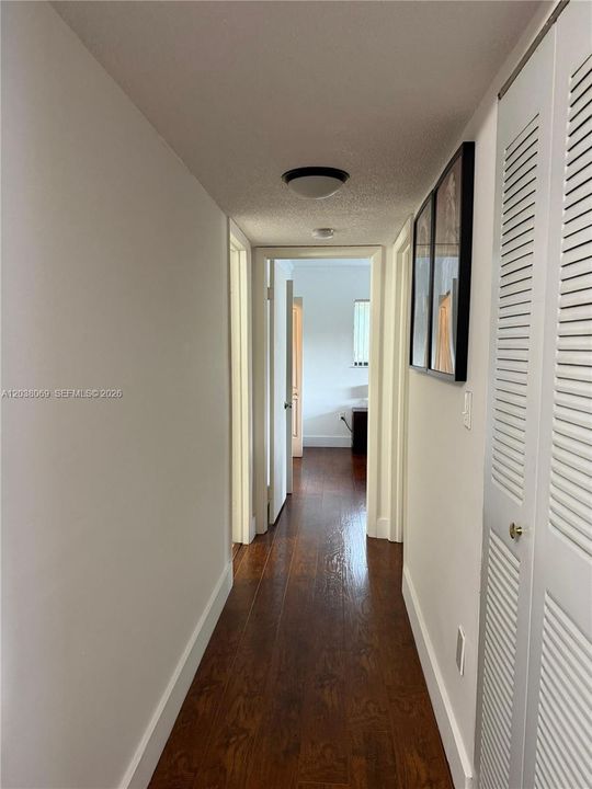 For Sale: $340,000 (2 beds, 1 baths, 1006 Square Feet)
