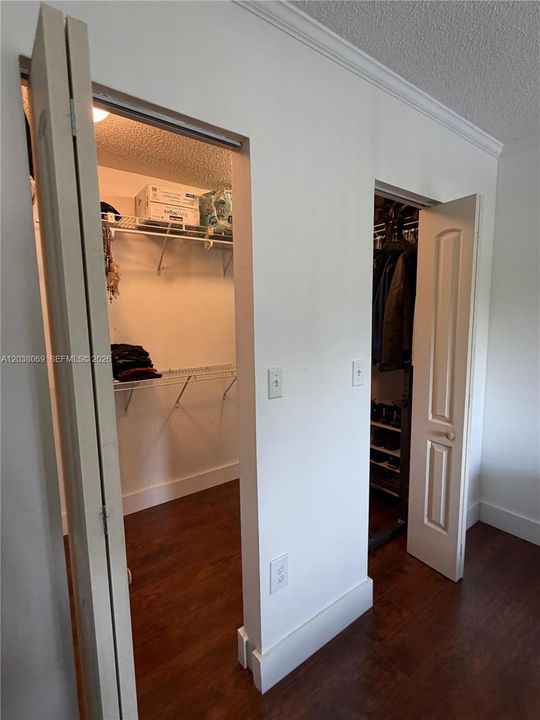For Sale: $340,000 (2 beds, 1 baths, 1006 Square Feet)