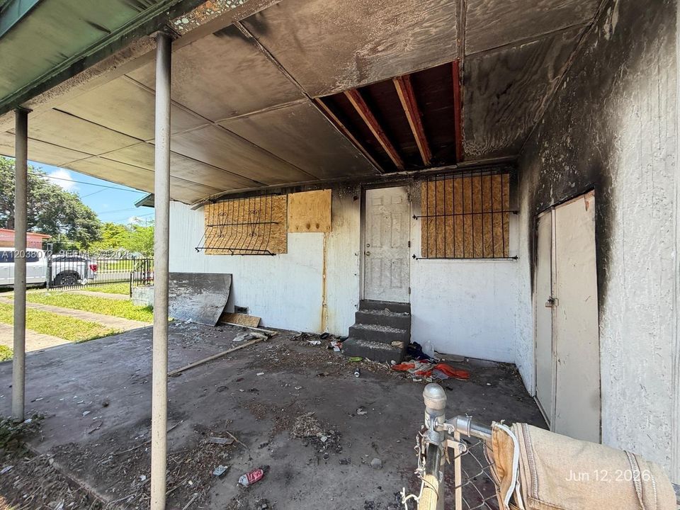 For Sale: $260,000 (2 beds, 1 baths, 994 Square Feet)