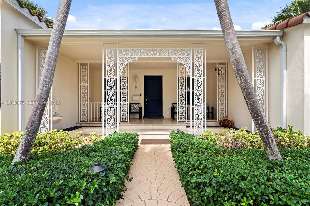 For Sale: $2,100,000 (4 beds, 3 baths, 1974 Square Feet)