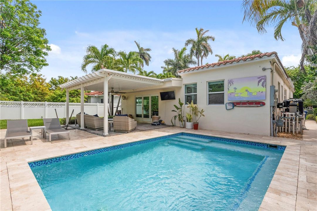 For Sale: $2,100,000 (4 beds, 3 baths, 1974 Square Feet)
