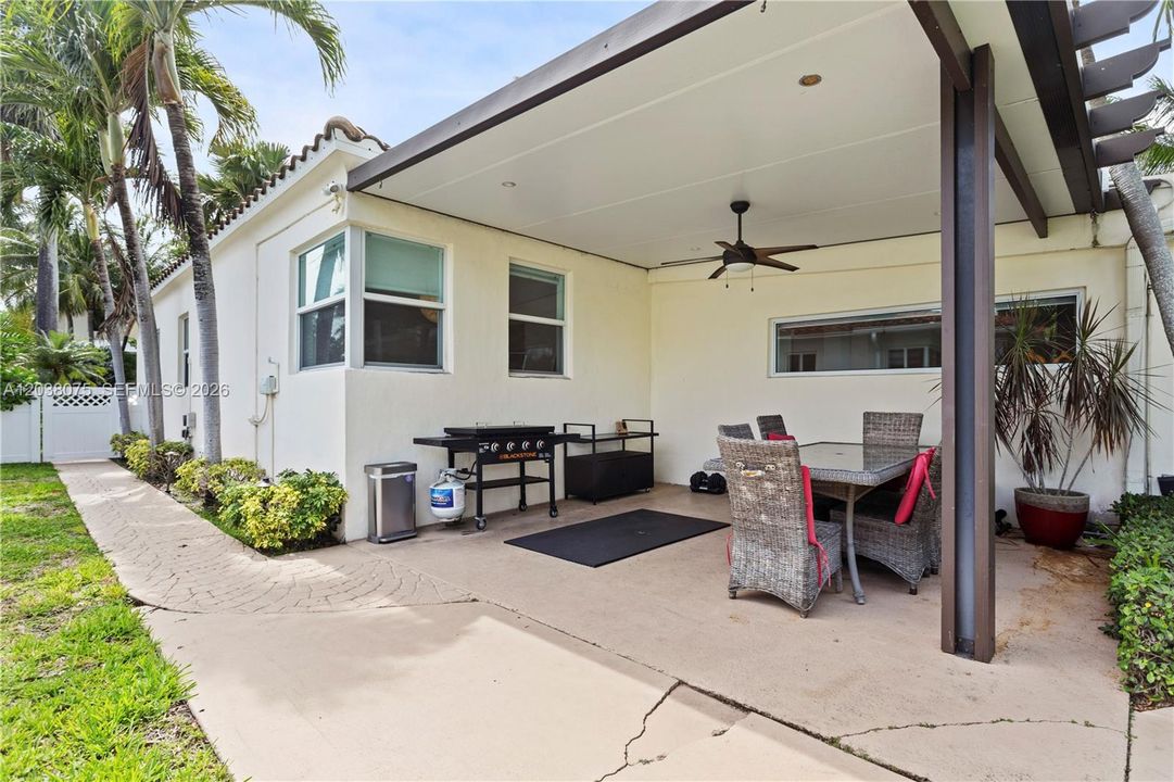 For Sale: $2,100,000 (4 beds, 3 baths, 1974 Square Feet)