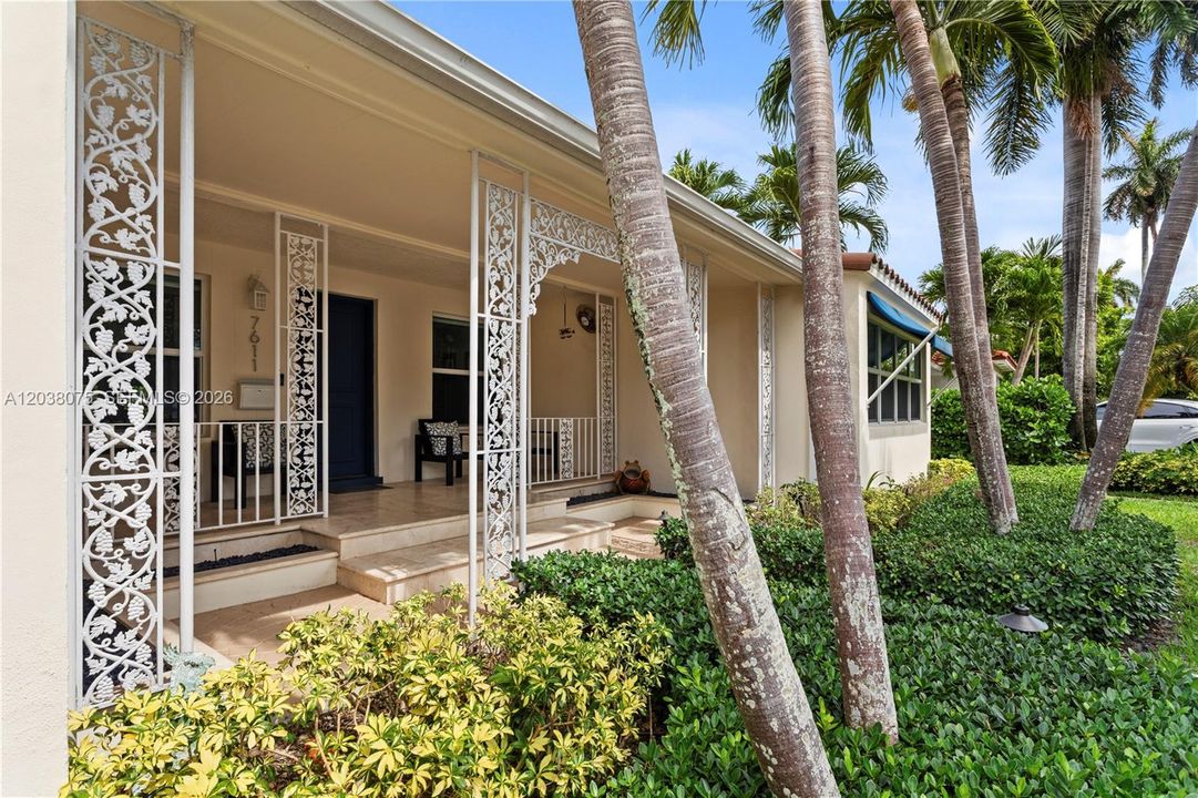 For Sale: $2,100,000 (4 beds, 3 baths, 1974 Square Feet)